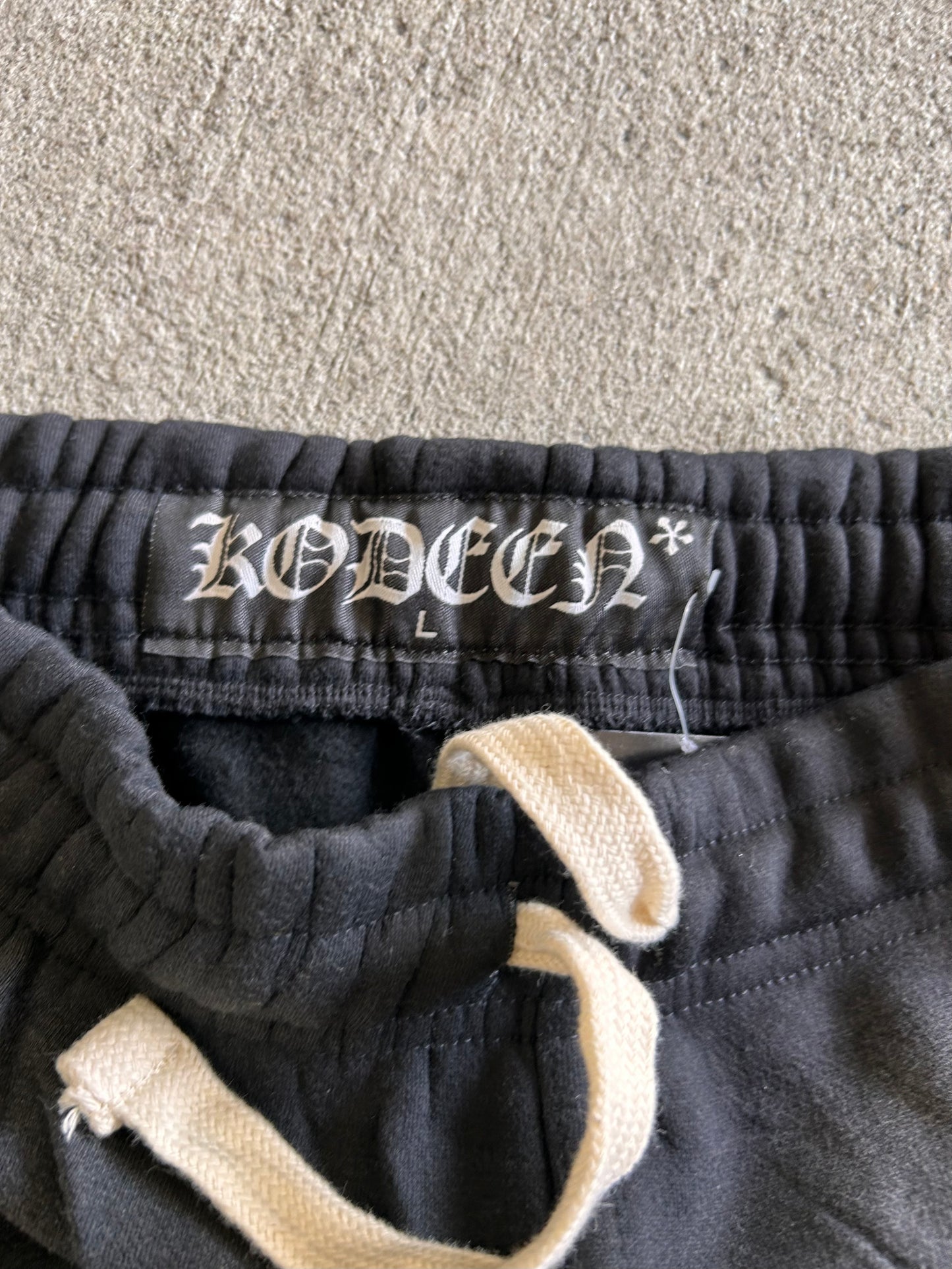KODEEN* Old English Shorts