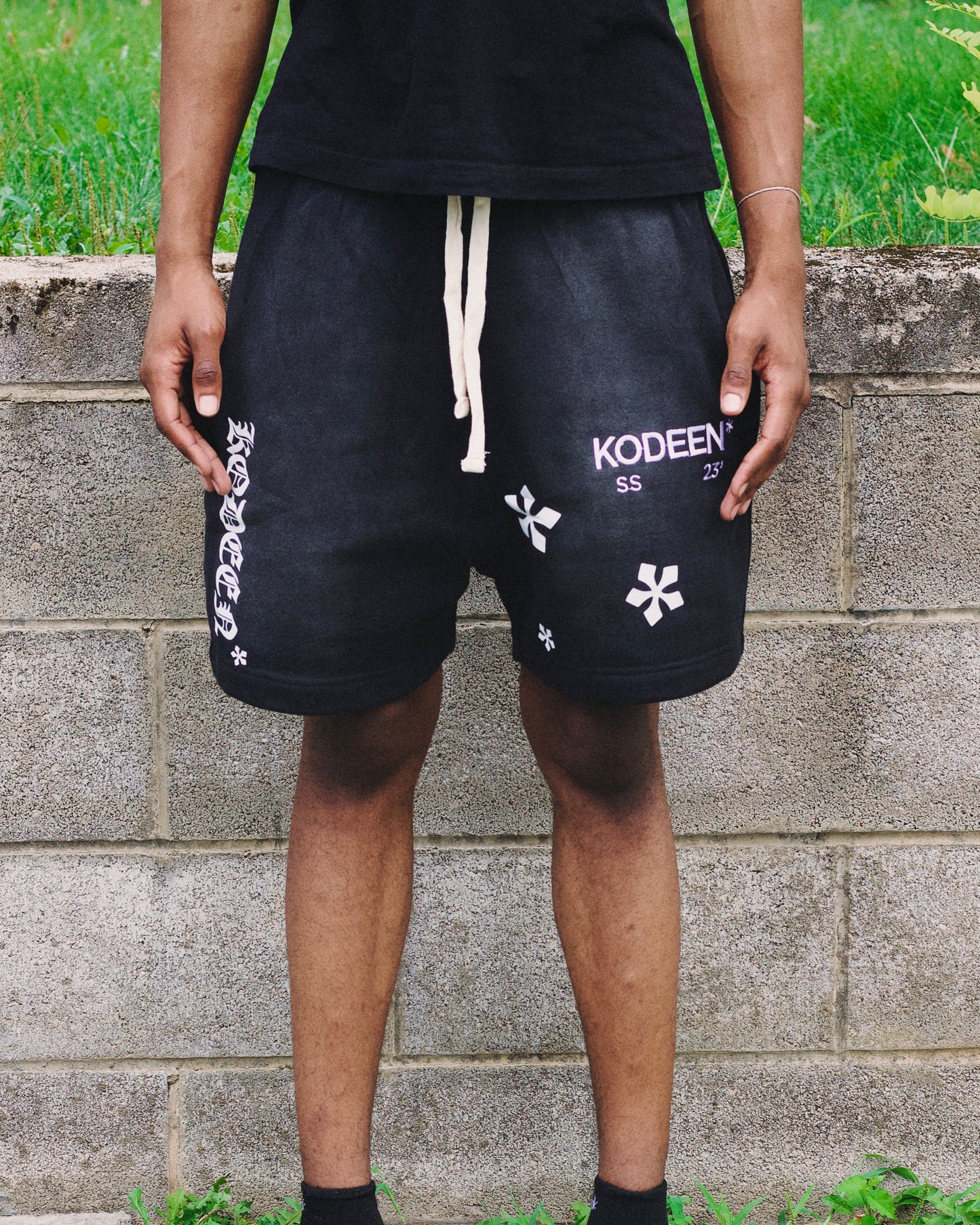 KODEEN* Old English Shorts