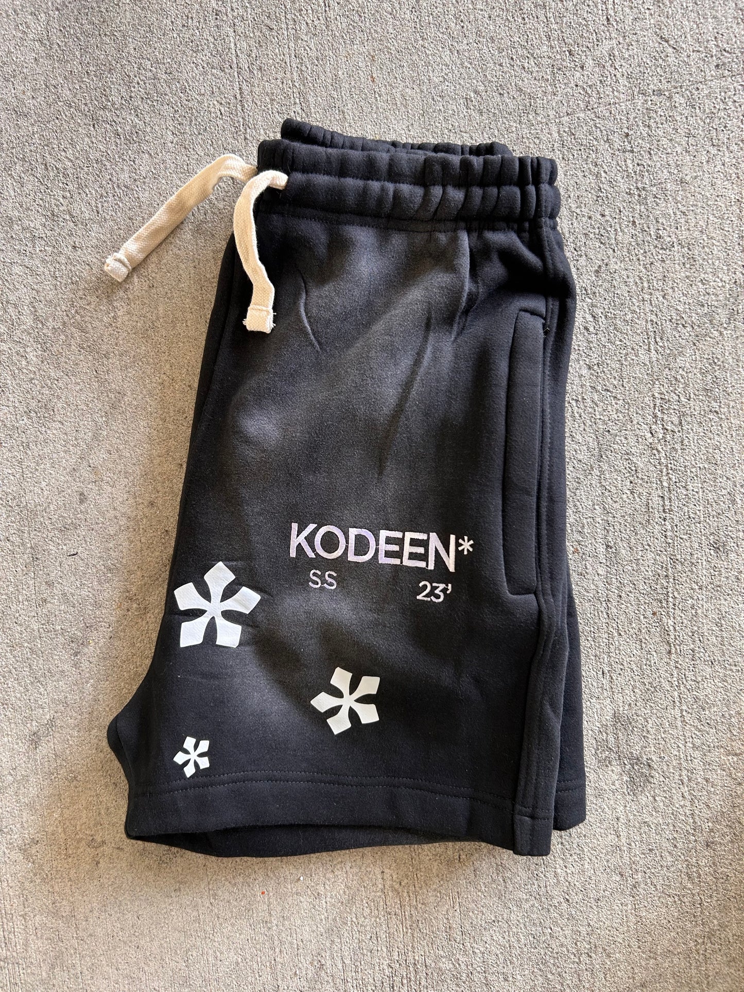 KODEEN* Old English Shorts
