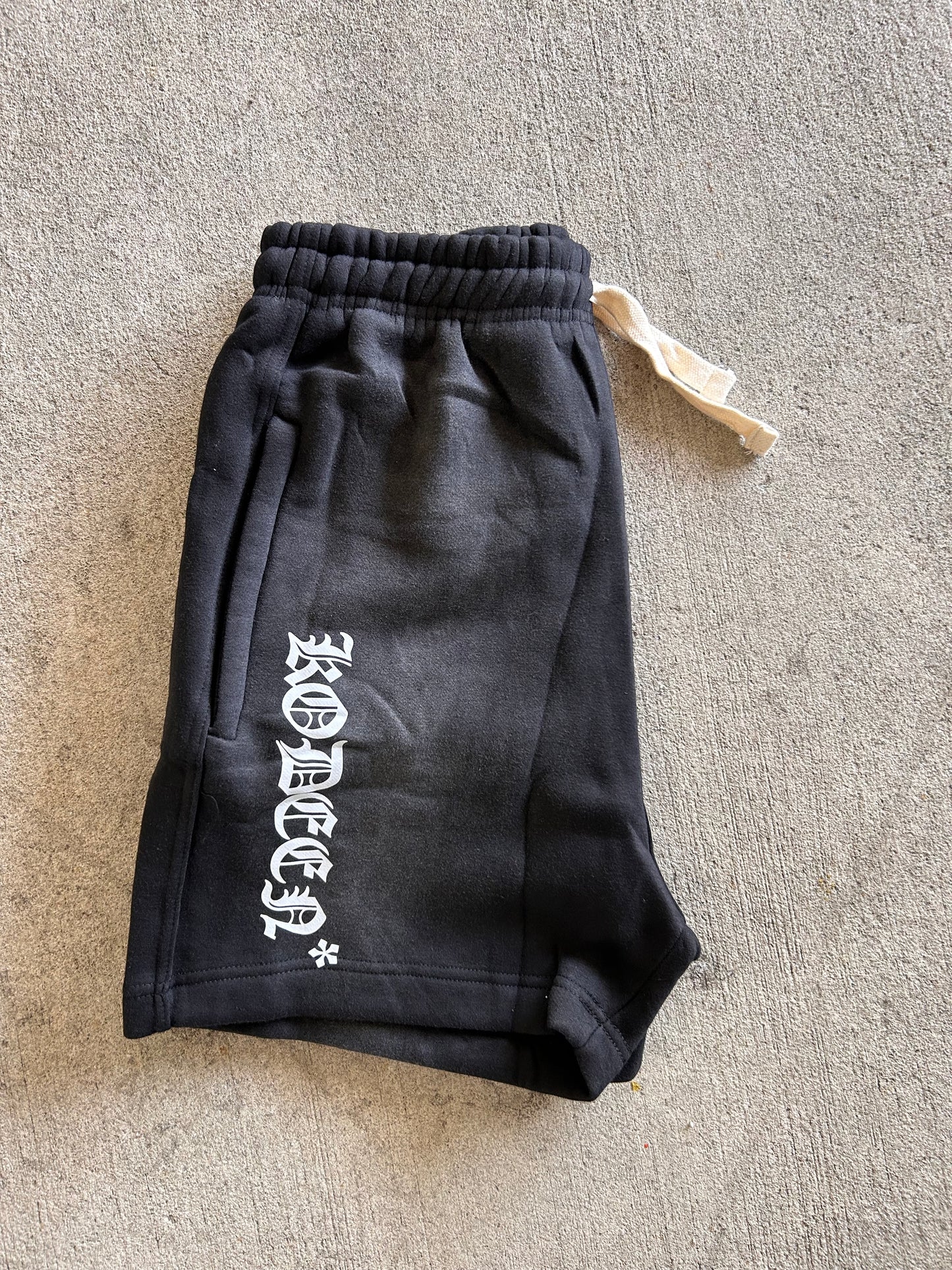 KODEEN* Old English Shorts