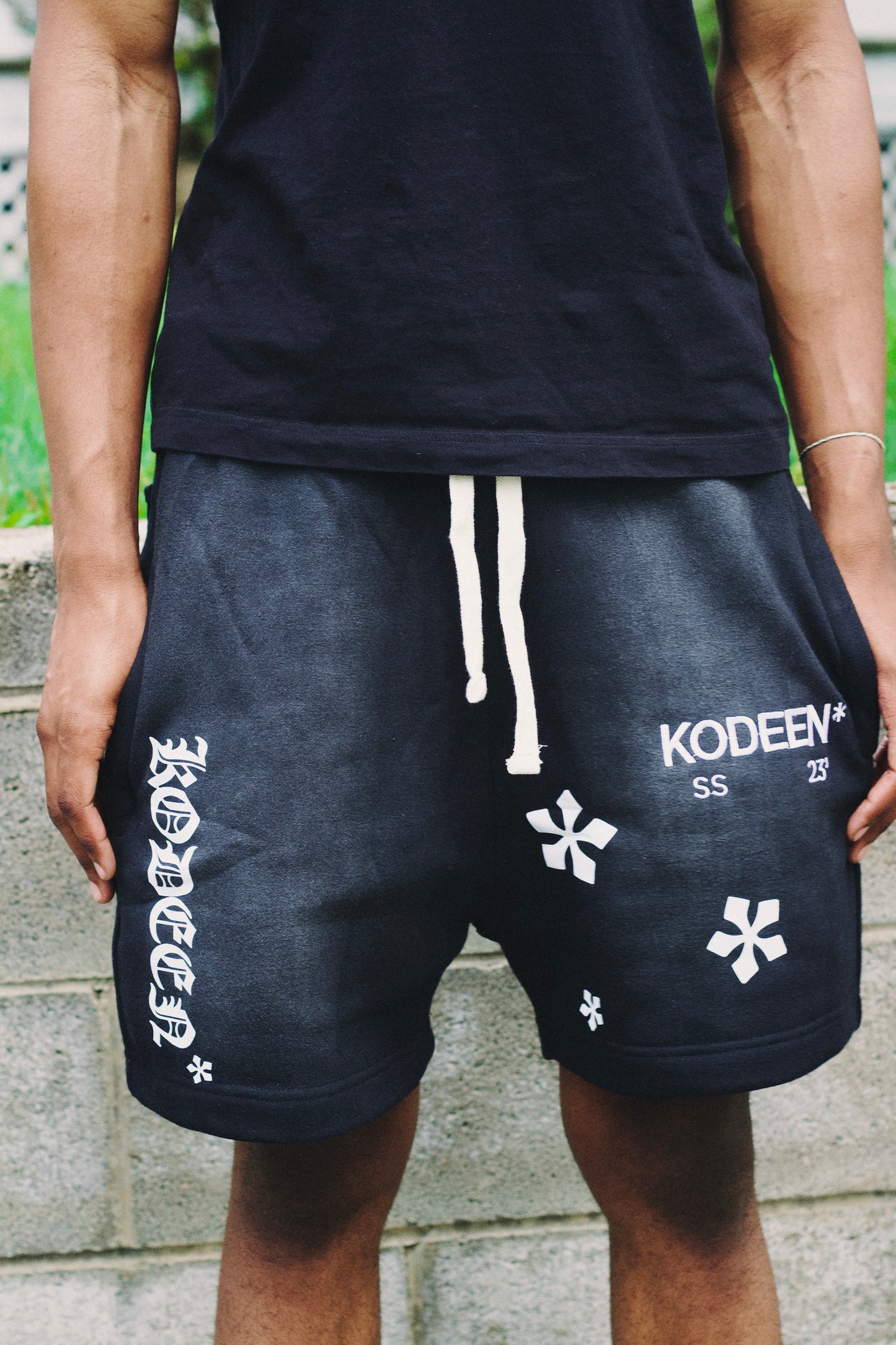 KODEEN* Old English Shorts